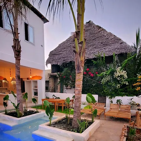 Exquisite Double Storey Luxury Retreat 90M From Paje Beach Zanzibar Ideal Prime Location Tv Wifi Aircon And Private Pool
